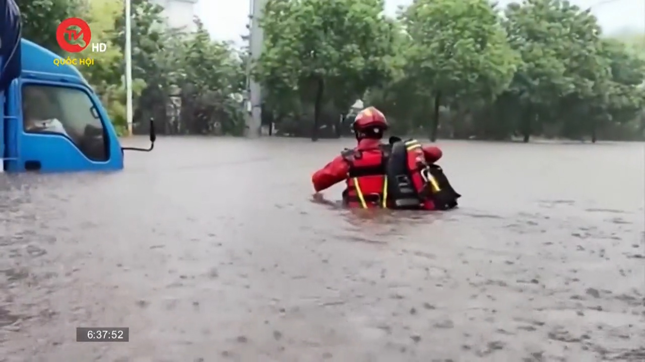 Mưa xối xả gây ngập lụt một số nơi ở Trung Quốc