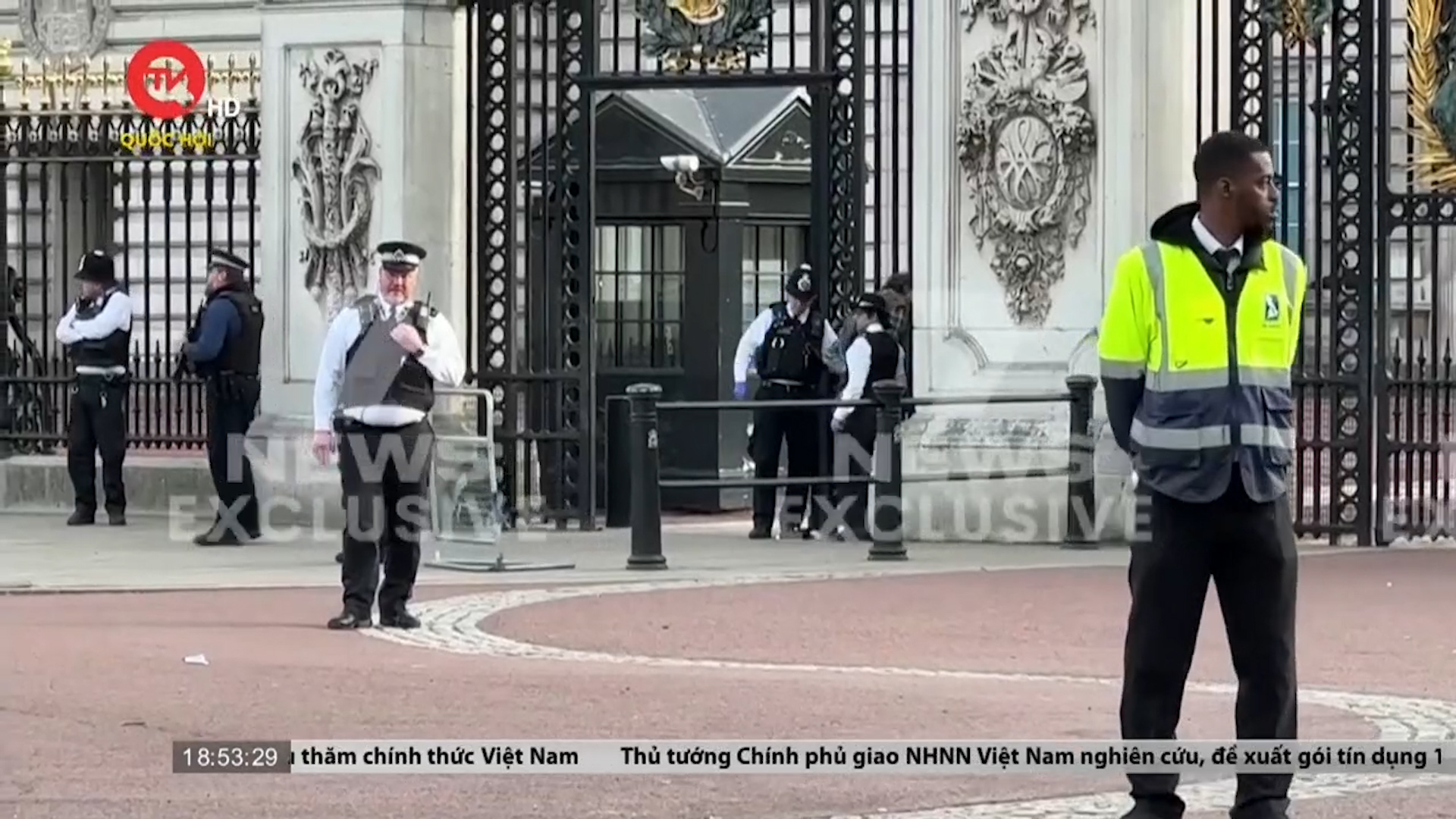 Cụm tin quốc tế : Anh bắt giữ đối tượng sở hữu vũ khí tấn công ngoài điện Buckingham