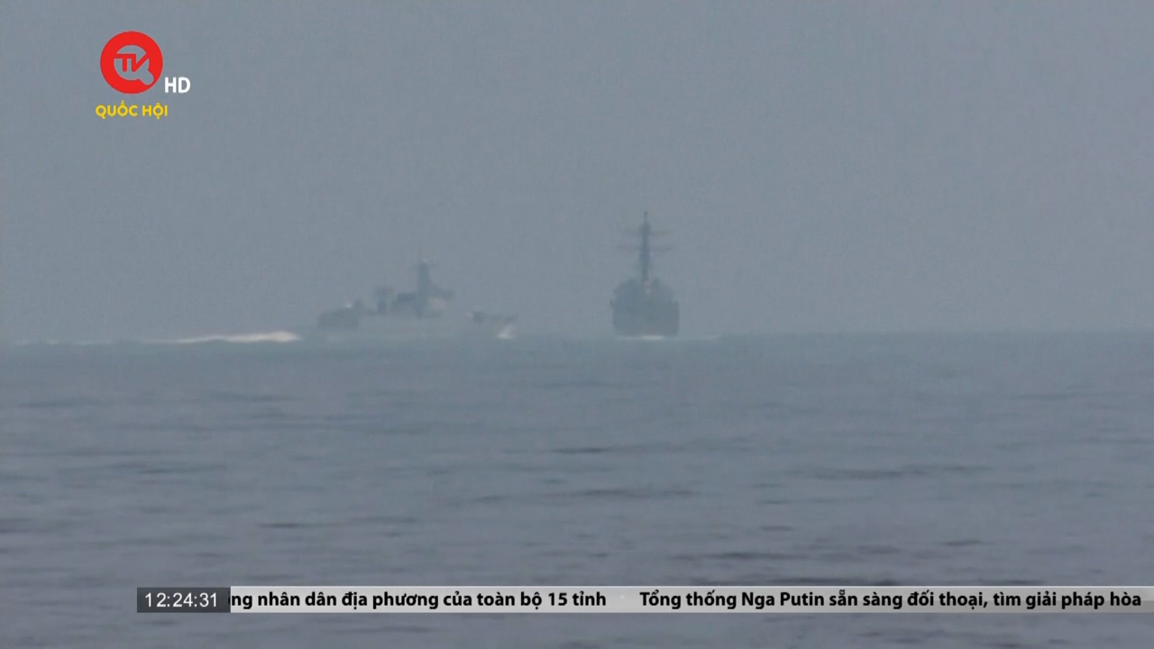 Tàu chiến Trung Quốc áp sát tàu khu trục Mỹ ở eo biển Đài Loan