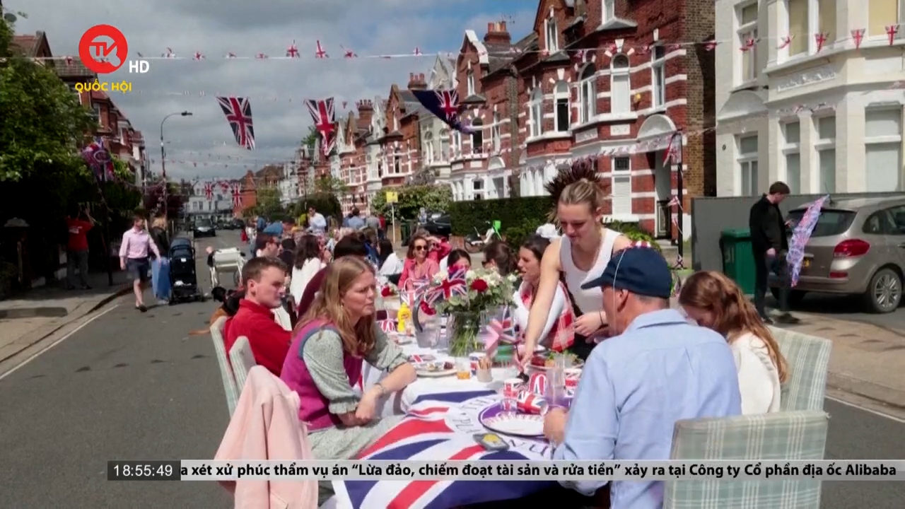 Người Anh tham gia tiệc đường phố mừng Lễ Đăng quang Vua Charles III
