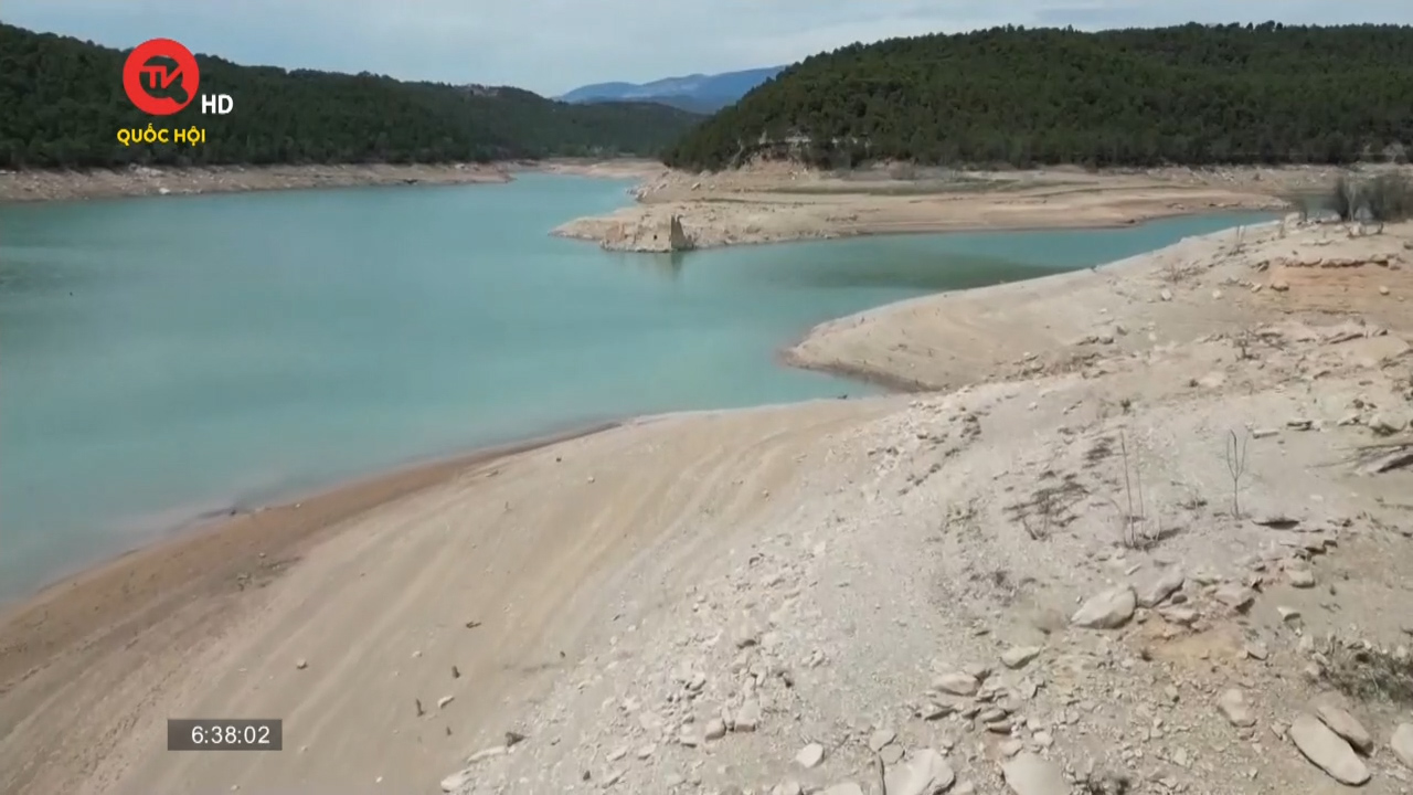 Hơn một nửa số hồ lớn trên thế giới đang cạn kiệt