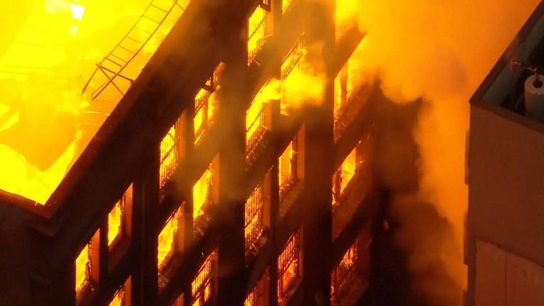 Hai thiếu niên 13 tuổi phóng hỏa thiêu rụi tòa nhà 7 tầng ở Sydney