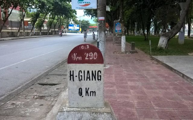 Du khách tiếc nuối khi cột mốc Km0 nổi tiếng ở Hà Giang bị nhổ bỏ