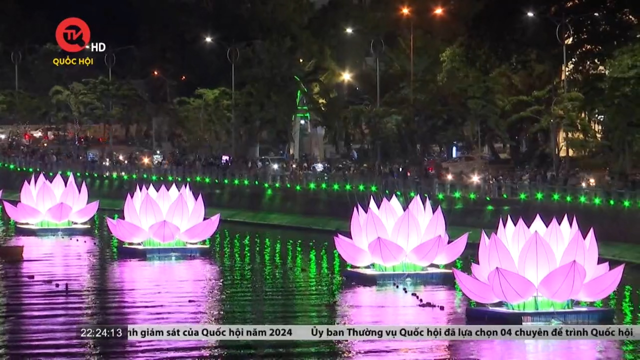 Bình Thuận: Lung linh 7 đóa sen trên sông Cà Ty trong lễ Phật đản