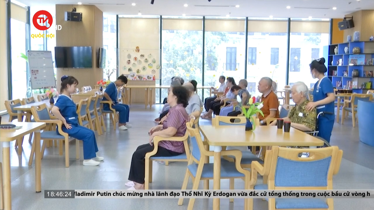 Mới lạ mô hình người cao tuổi “đi học bán trú” tại Hà Nội