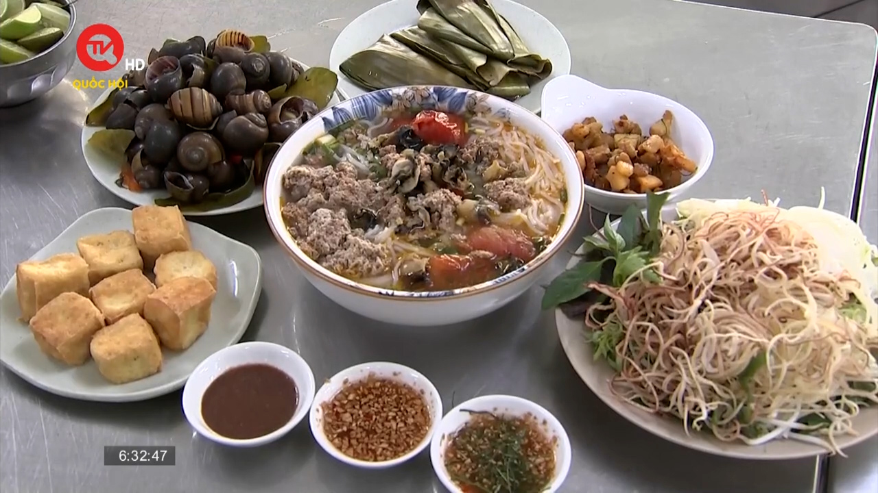 Ăn gì sáng nay: Bún riêu ốc Thái Bình giữa lòng Sài Gòn