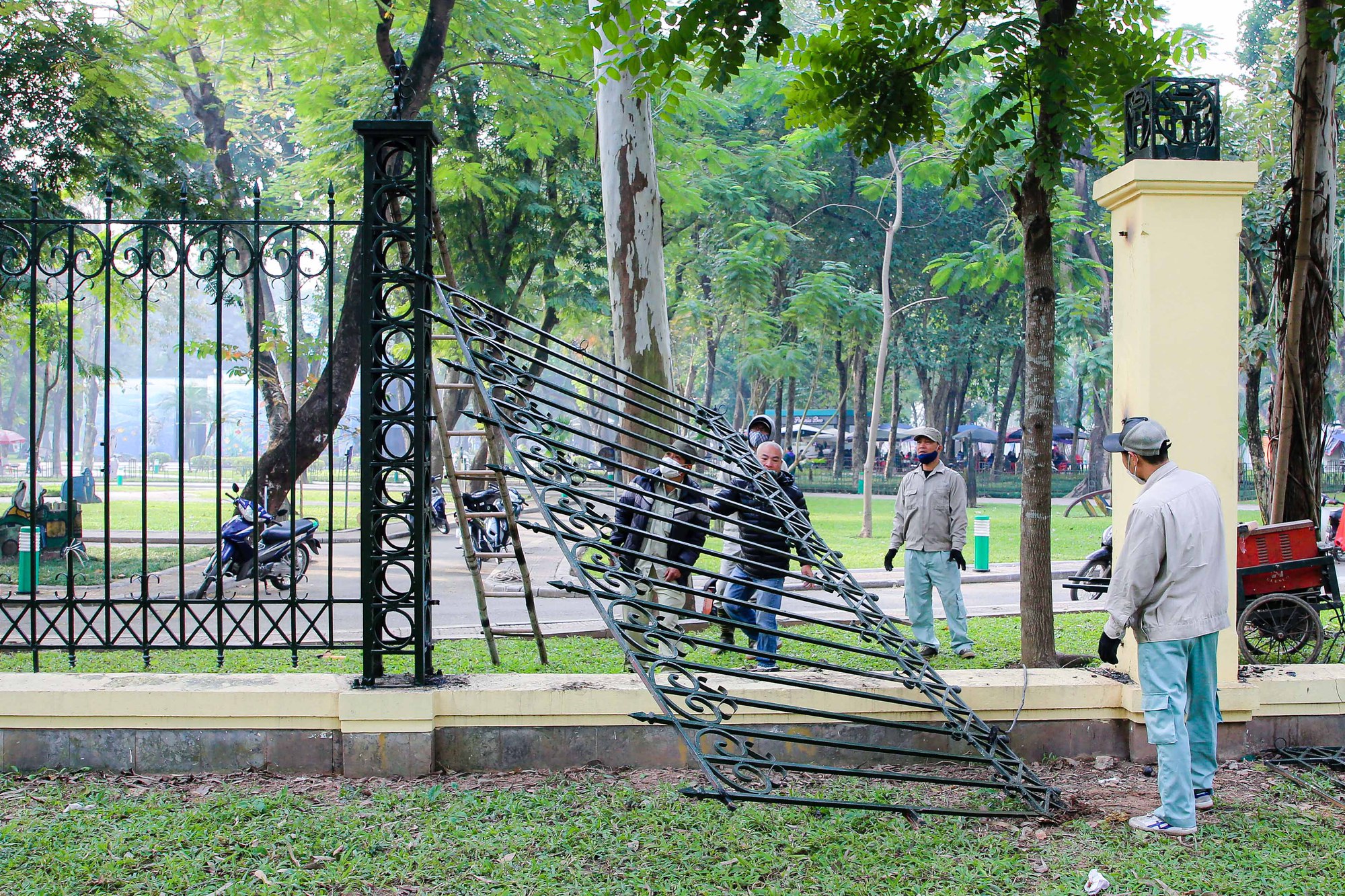 Hà Nội sẽ xem xét tháo dỡ toàn bộ hàng rào của Công viên Thống Nhất