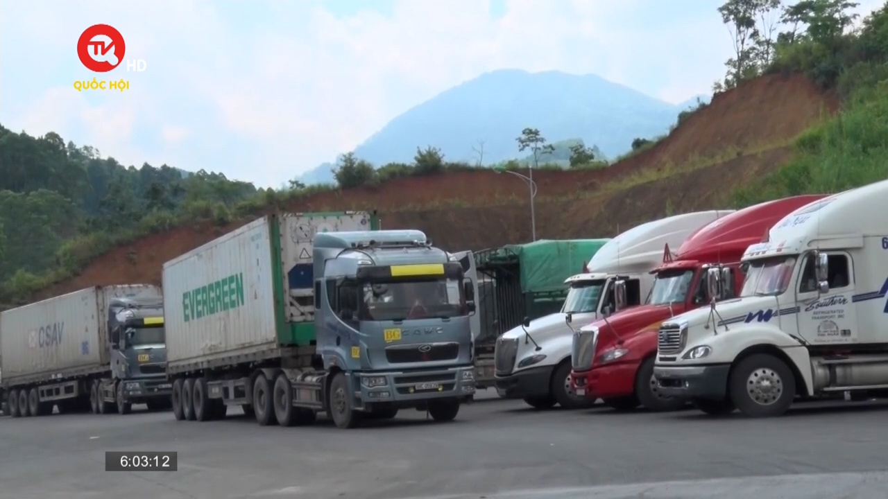 Lạng Sơn cảnh báo tình trạng ùn tắc hàng hóa chờ xuất khẩu