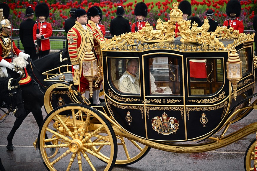 Hai cỗ xe chở Vua Charles III trong lễ đăng quang có gì đặc biệt?