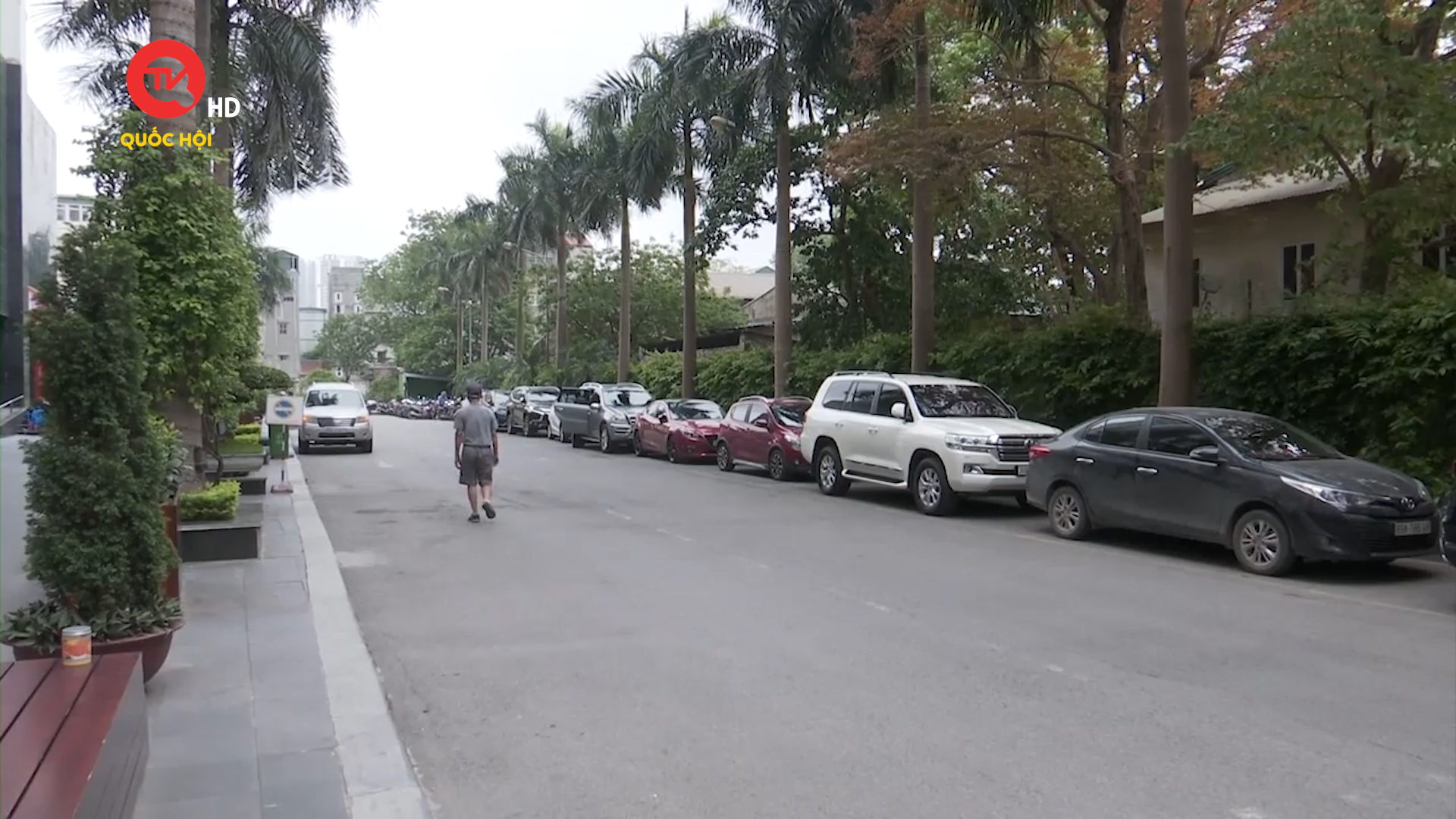 Nhiều chung cư Hà Nội đồng loạt tăng phí dịch vụ trông giữ xe ô tô