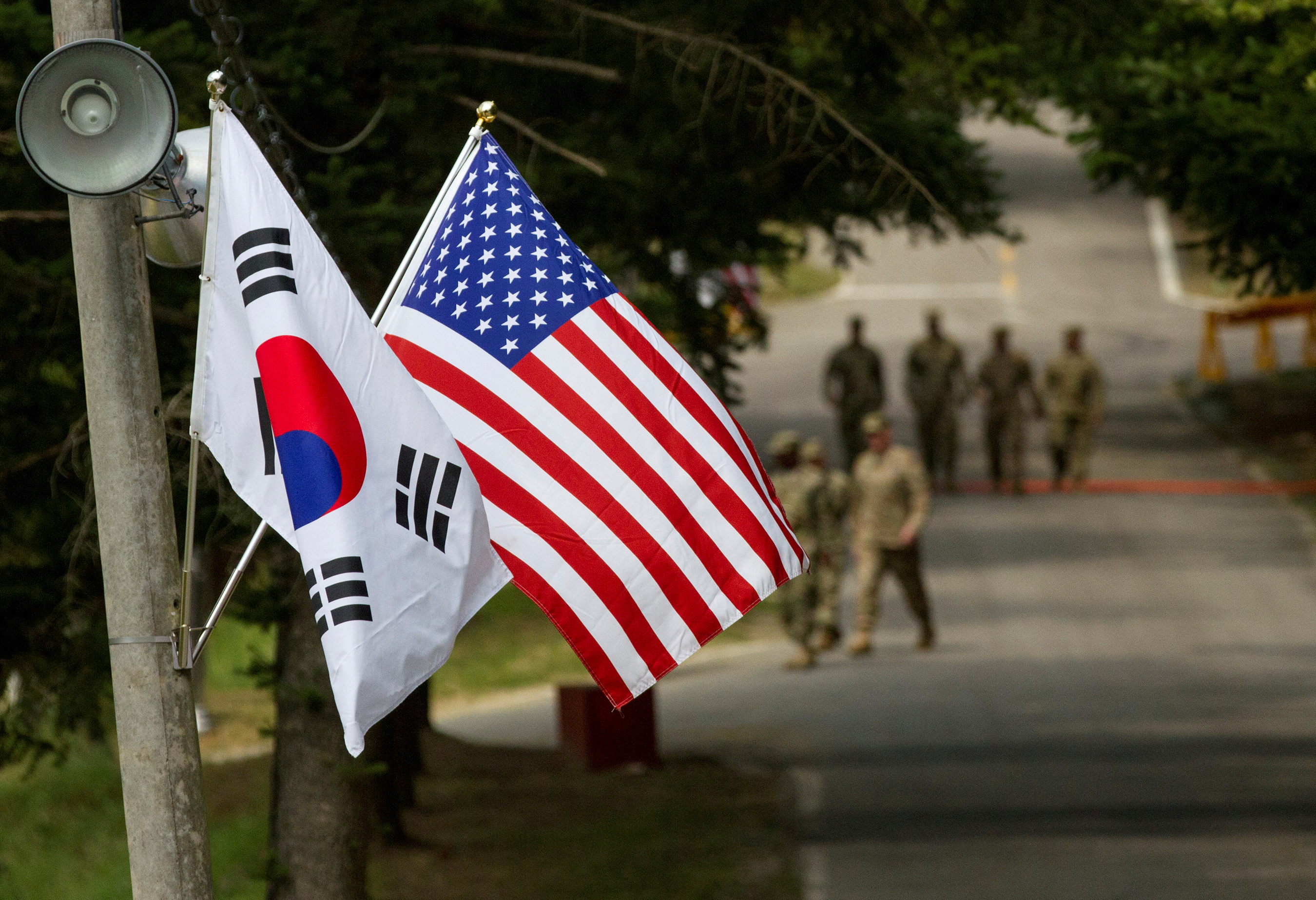 Báo Hàn nói Washington vay Seoul 500.000 đạn pháo