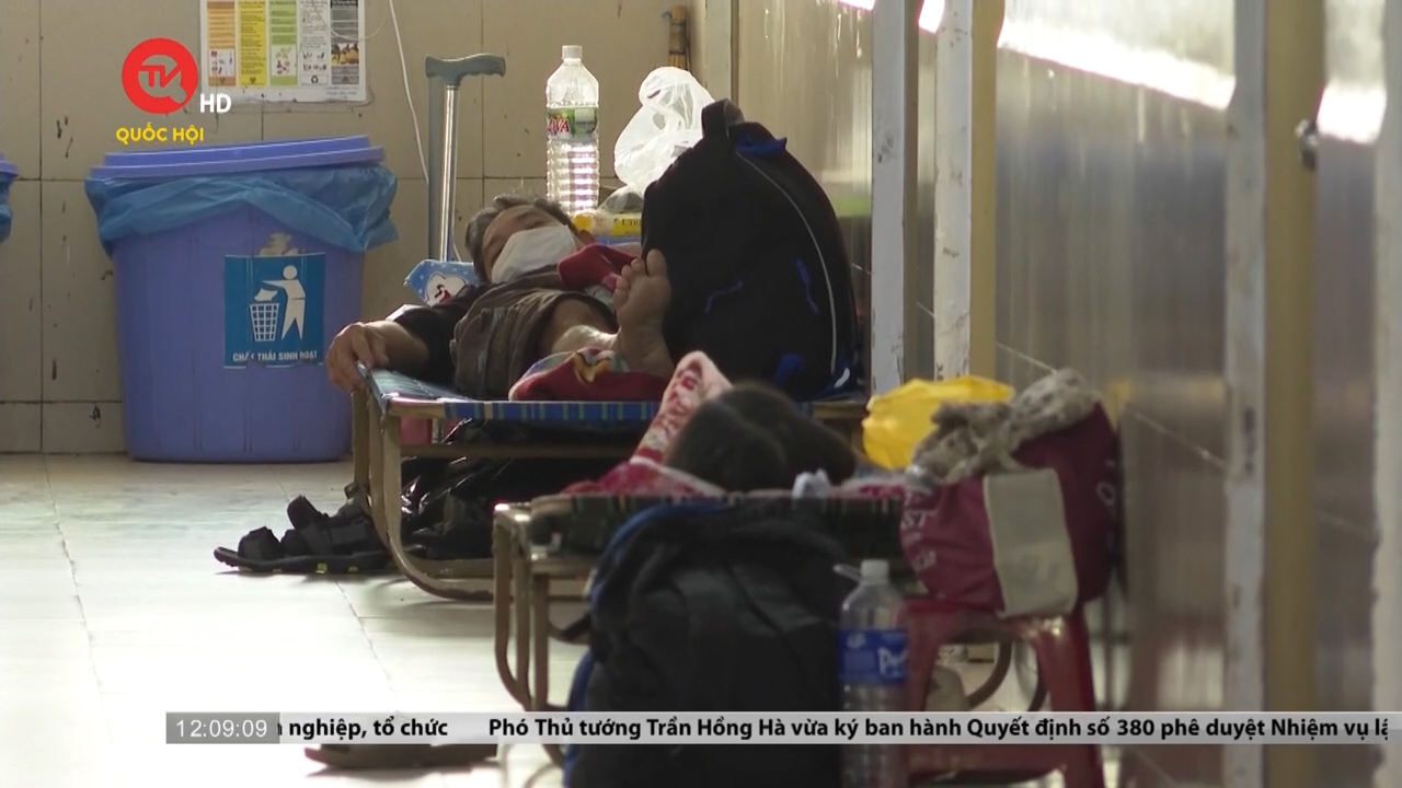 Phú Yên: Bệnh viện đa khoa quá tải - Bệnh nhân phải nằm hành lang