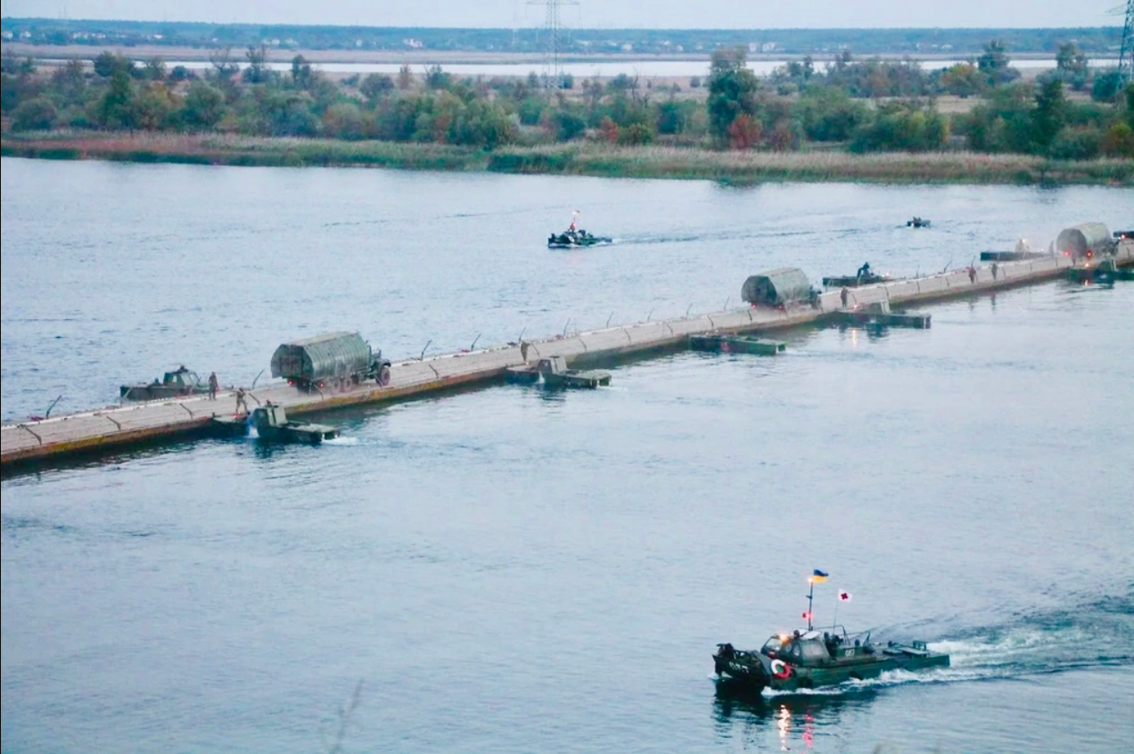 Nga đánh sập cầu phao, chặn đường tiếp viện của quân đội Ukraine ở Donetsk