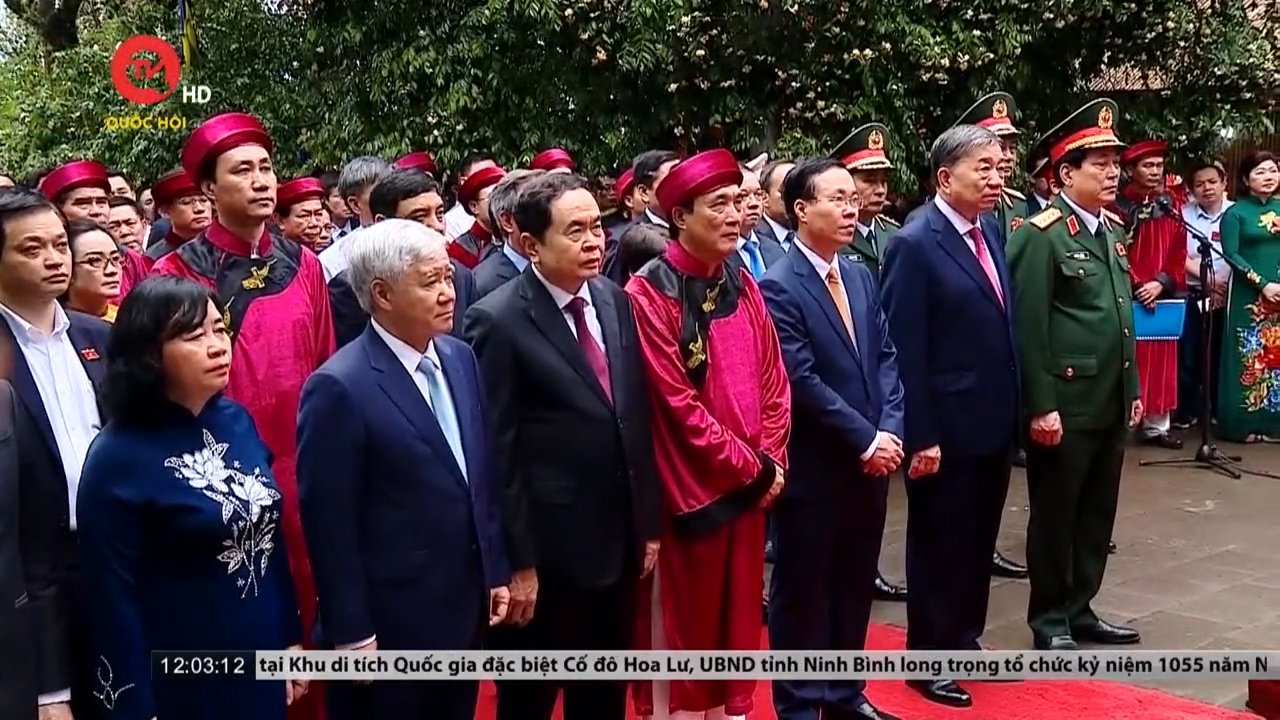 Chủ tịch nước Võ Văn Thưởng cùng các lãnh đạo Đảng, Nhà nước dâng hương tưởng niệm các Vua Hùng