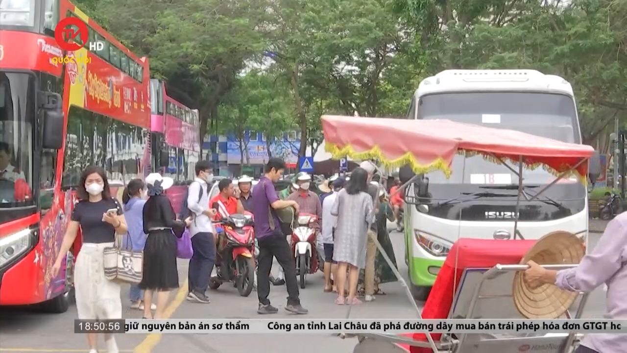Những đối tượng, địa điểm bắt buộc đeo khẩu trang phòng Covid-19 tại Hà Nội