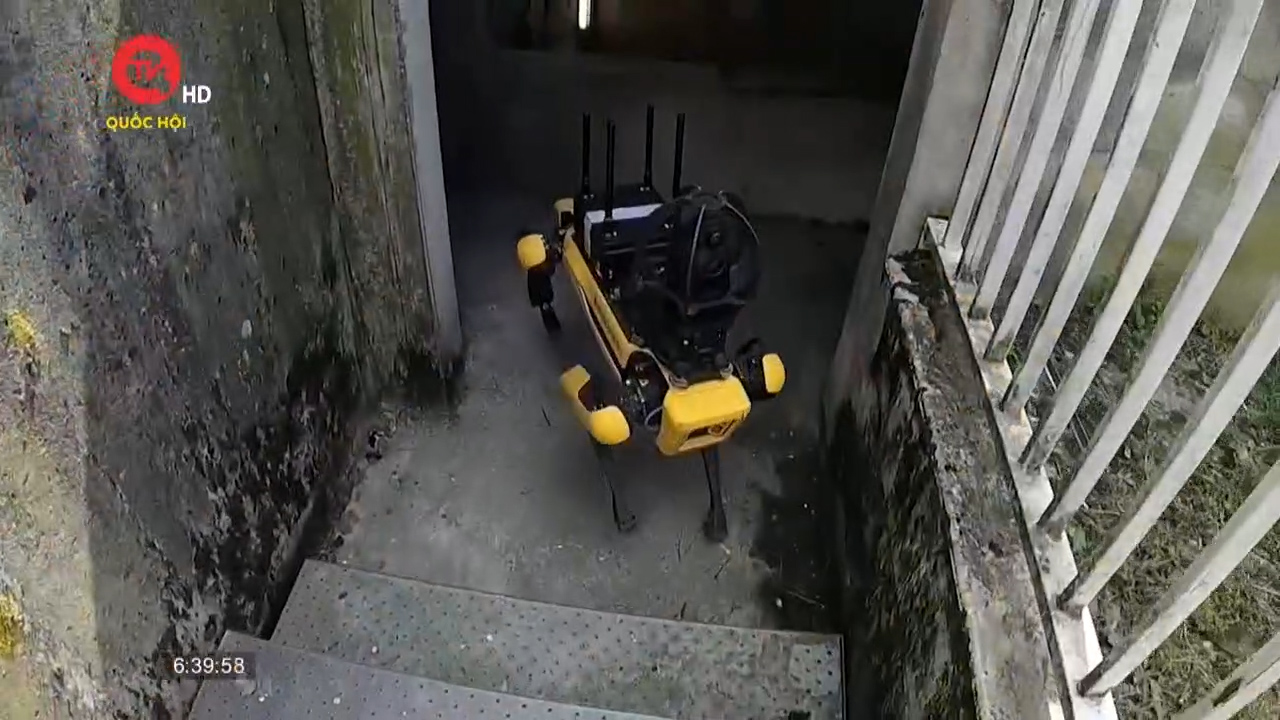 Chó robot sửa chữa tàu điện ngầm Paris