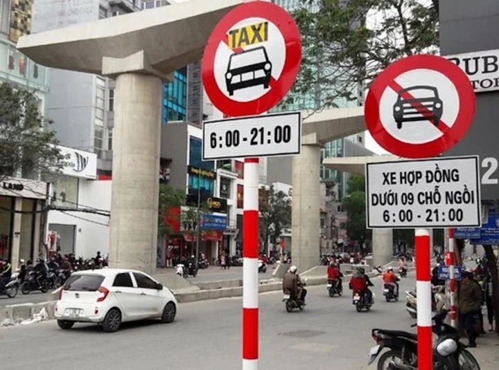 Hà Nội tạm bỏ cấm taxi trên 9 tuyến phố từ ngày 29/4