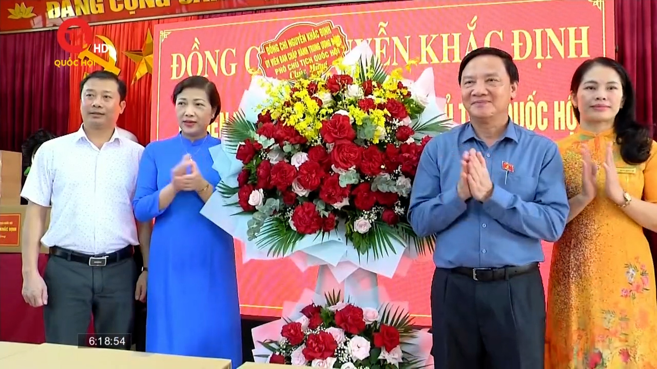 Tặng 1000 cuốn sách cho trường THPT Nguyễn Trãi