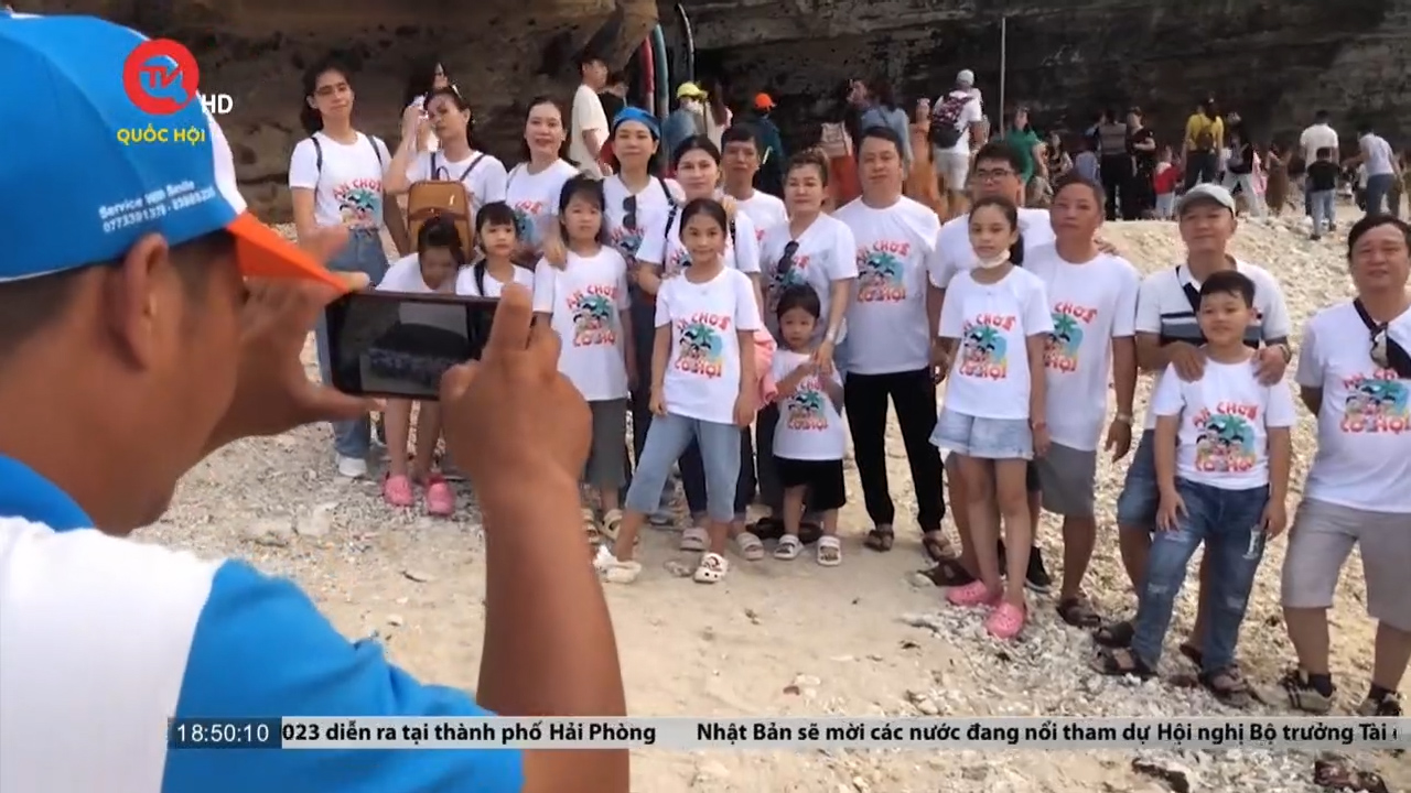Quảng Ngãi: Đảo Lý Sơn thu hút khách tham quan dịp lễ