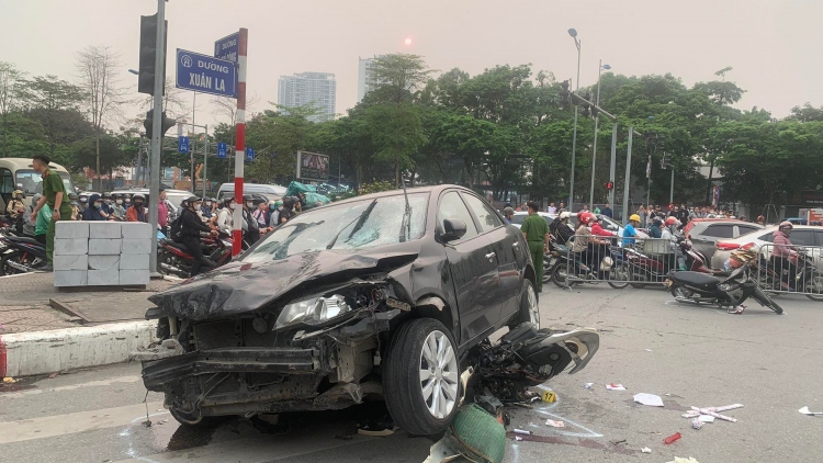 Tài xế ô tô tông 17 xe máy ở Hà Nội có thể đối diện mức án nào?