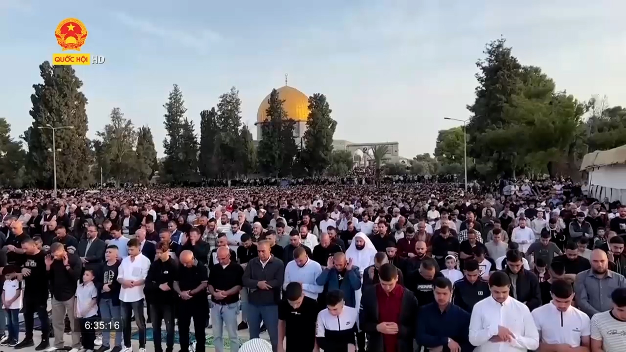 Hàng triệu người Hồi giáo trên thế giới đón Lễ cầu nguyện Eid al-Fitr