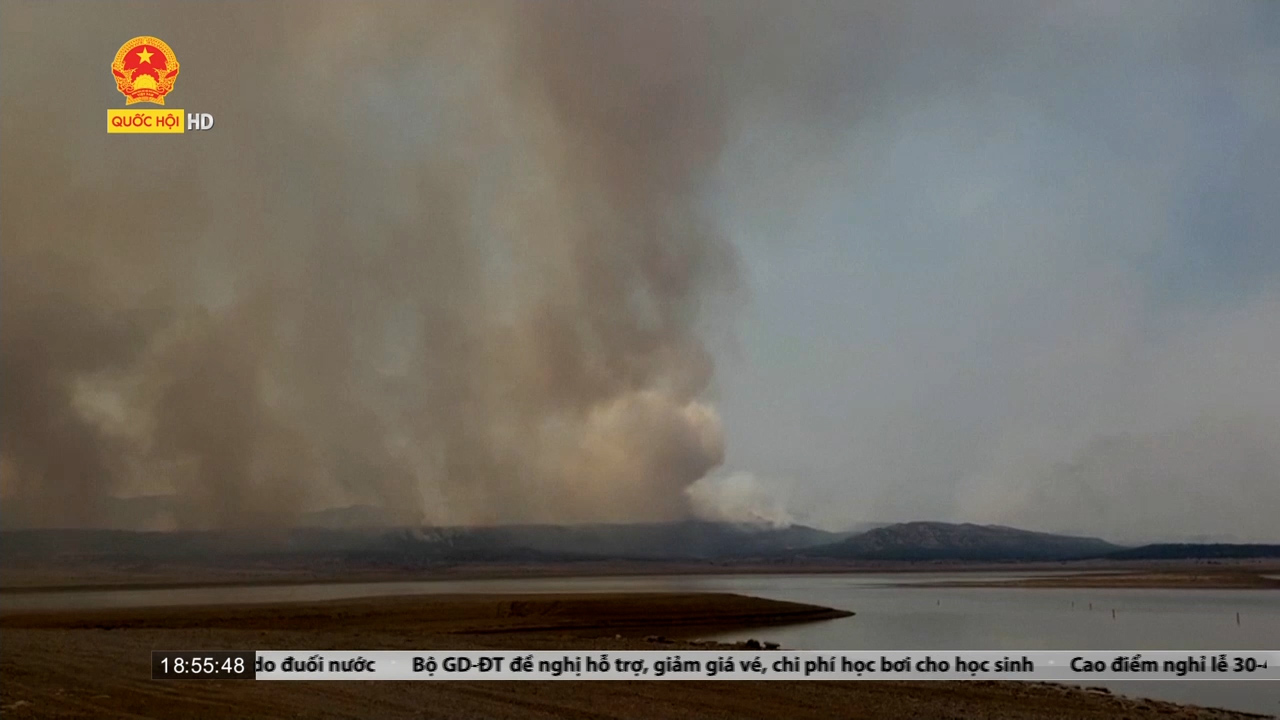 Khoảng 6.000 người phải sơ tán do cháy rừng ở Tây Nam nước Mỹ