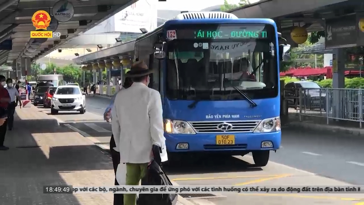Sân bay Tân Sơn Nhất: Xe buýt đón khách ngay tại ga quốc nội
