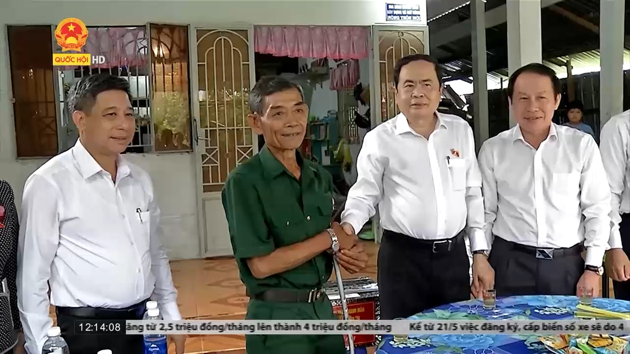 Phó Chủ tịch Thường trực Quốc hội Trần Thanh Mẫn thăm, tặng quà gia đình chính sách, hộ nghèo tỉnh Hậu Giang
