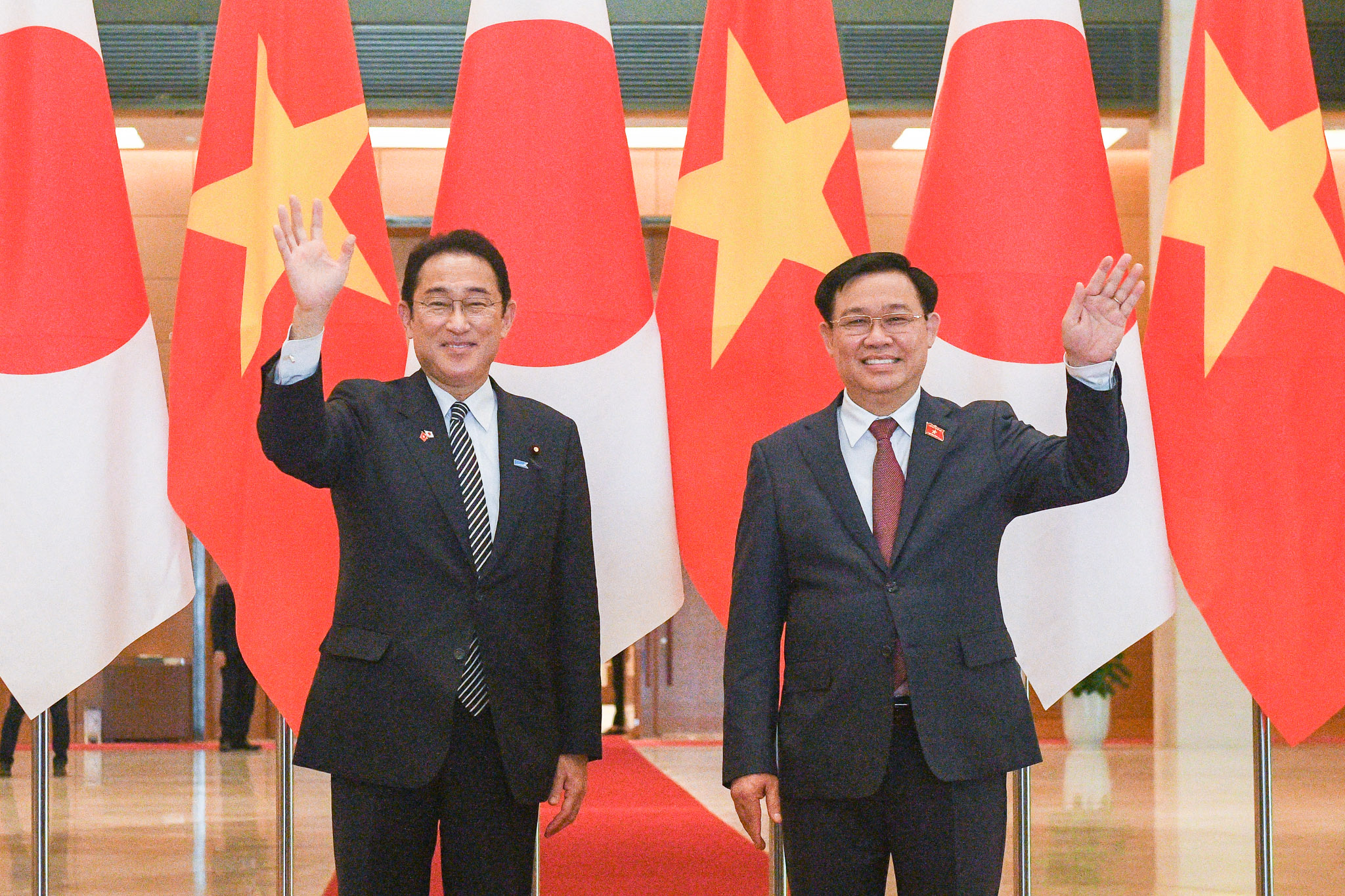 Chủ tịch Quốc hội Vương Đình Huệ tiếp Thủ tướng Nhật Bản: Quốc hội Việt Nam sẵn sàng thúc đẩy hợp tác Việt - Nhật