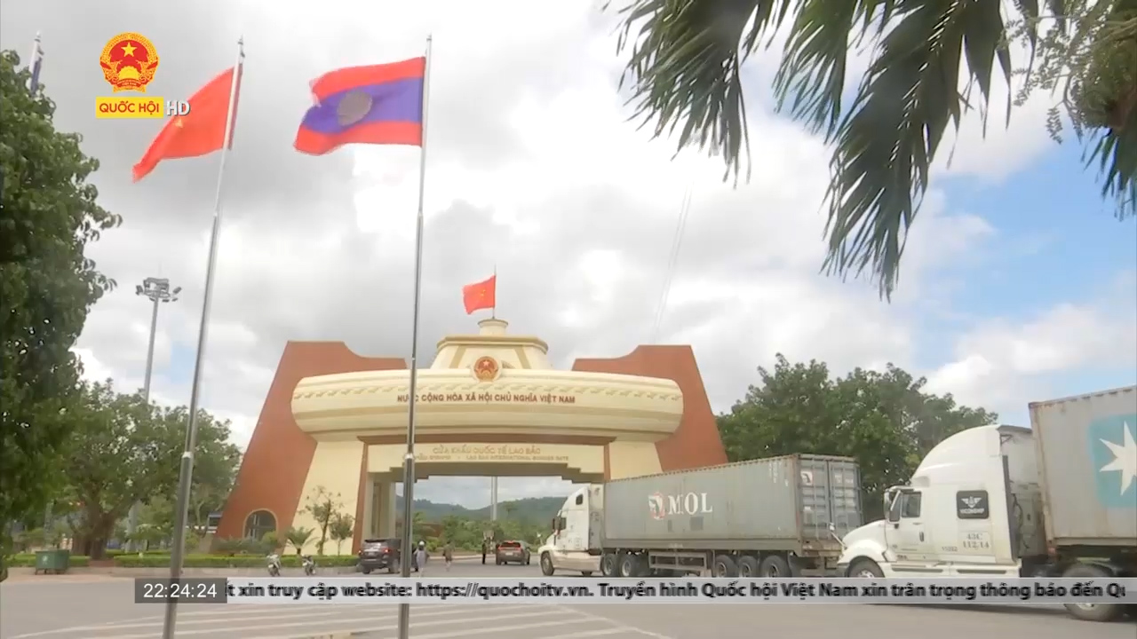 Cửa khẩu Việt - Lào nhộn nhịp trở lại sau 2 năm cấm biên vì Covid-19