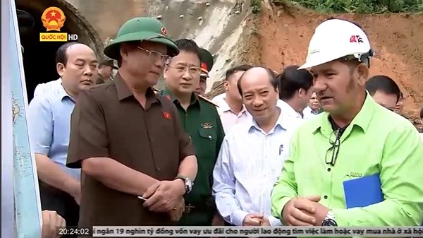 Tiêu điểm: Phó Chủ tịch Quốc hội Trần Quang Phương khảo sát, tháo gỡ vướng mắc trên tuyến đường Trường Sơn Đông
