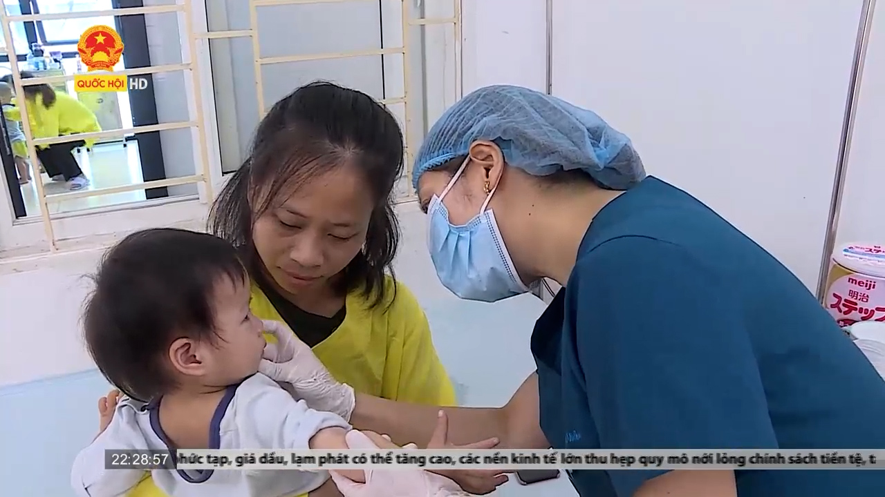 Hà Nội: Trẻ mắc bệnh tay chân miệng gia tăng, bác sỹ cảnh báo những biến chứng nguy hiểm