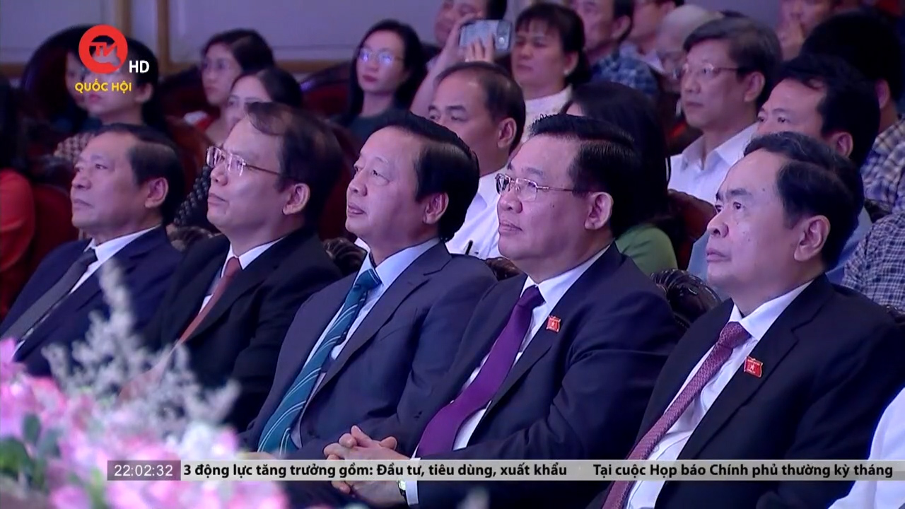 Chủ tịch Quốc hội dự chương trình "Vinh quang tổ quốc Việt Nam"
