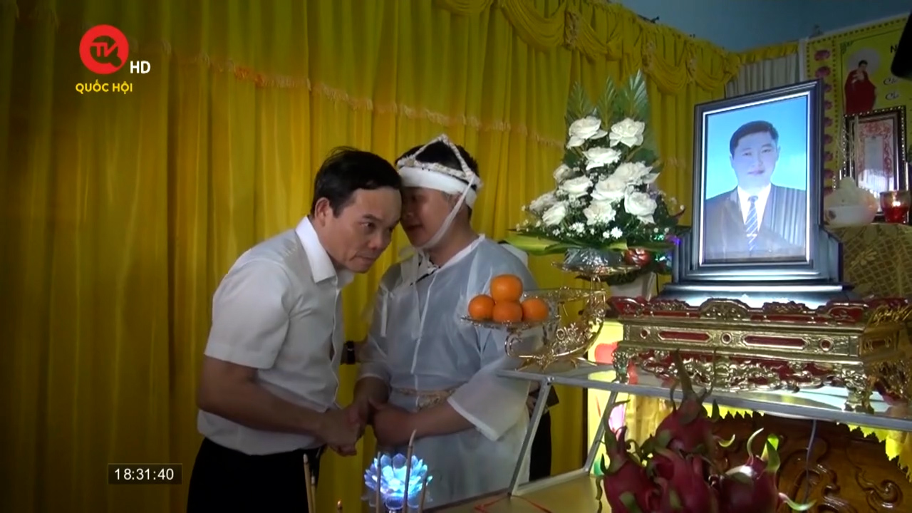 Phó Thủ tướng Trần Lưu Quang thăm, viếng các nạn nhân trong vụ nổ súng tại Đắk Lắk
