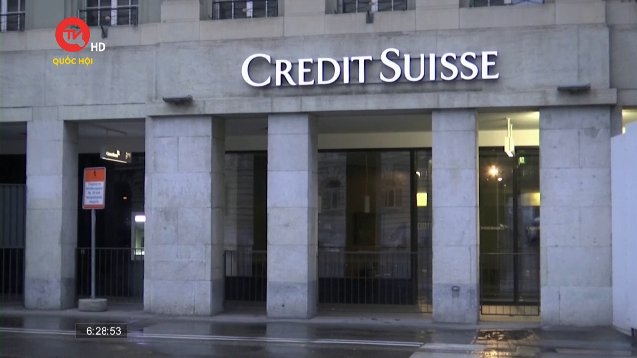 UBS hoàn tất thương vụ mua lại Credit Suisse