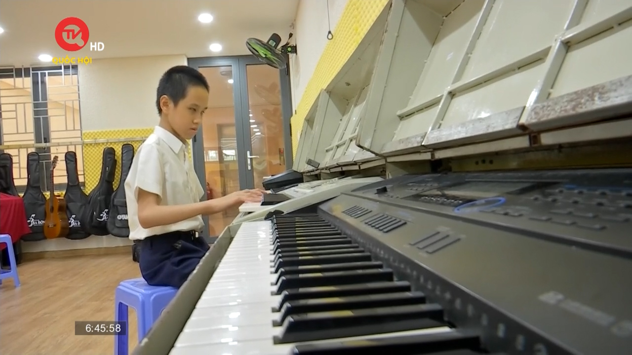 Khách mời hôm nay: Phan Khương Nghị - cậu bé khiếm thị 12 tuổi chơi được nhiều nhạc cụ