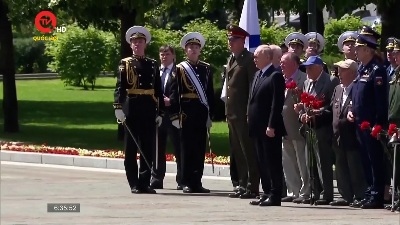 Tổng thống Putin viếng mộ liệt sĩ vô danh nhân kỉ niệm 82 năm ngày bắt đầu cuộc chiến tranh vệ quốc