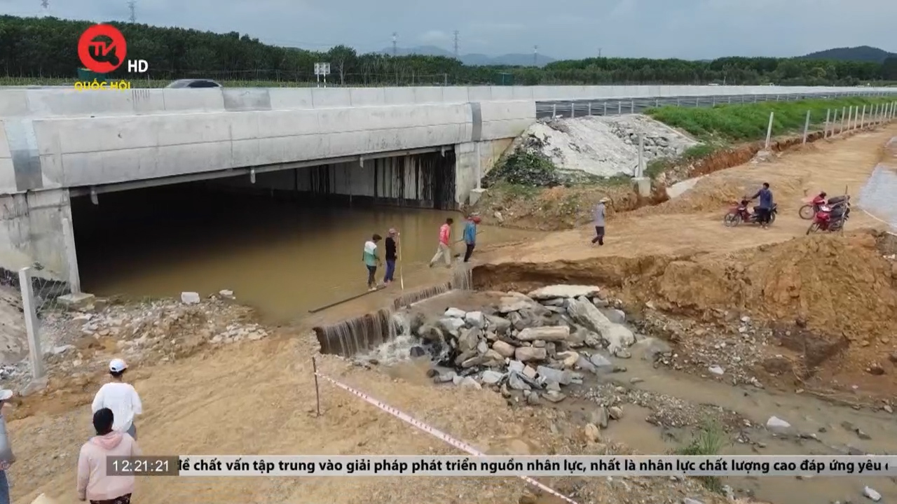 Bình Thuận: Dân kêu trời vì đường gom cao tốc Phan Thiết - Dầu Giây thành suối