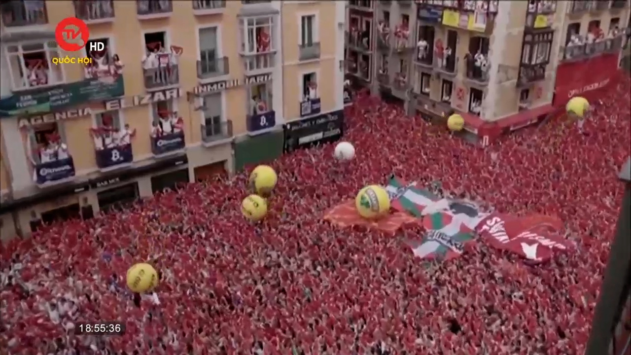 Sôi động lễ hội đấu bò tót tại Tây Ban Nha