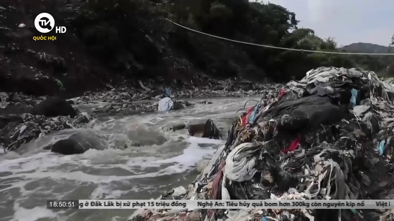 Guatemala: Sáng kiến lắp hàng rào chặn rác từ sông đổ ra biển