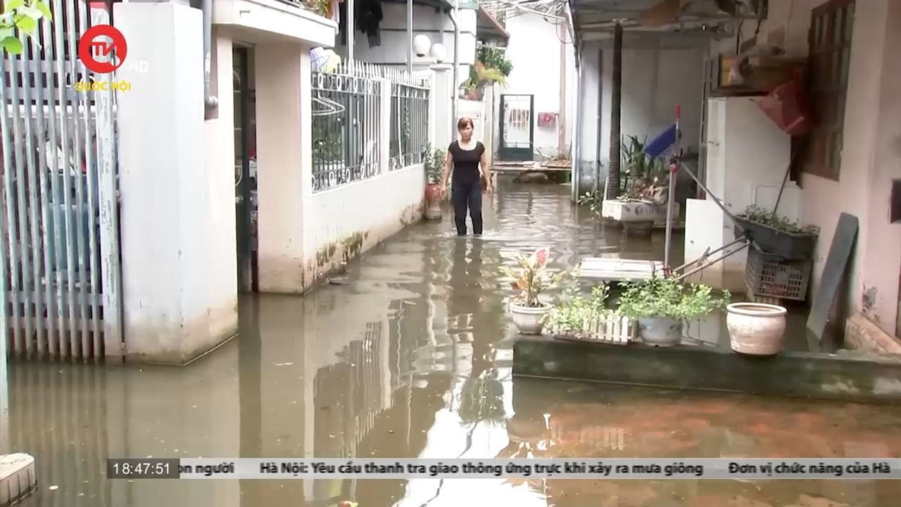 Nguyên nhân nào khiến nhiều tuyến phố ở Hà Nội bị ngập sâu?