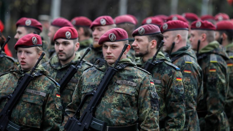 Vì sao ngày càng nhiều binh sĩ Đức xin giải ngũ?