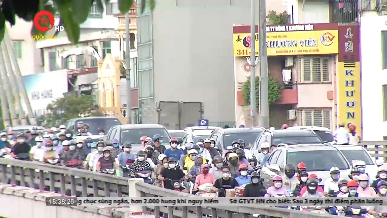 Hà Nội thí điểm giảm ùn tắc 4 nút giao thông: Nhiều người cố tình đi ngược chiều dù đã phân luồng lại