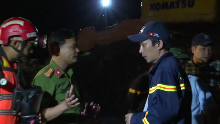 Nậm Pồ, Điện Biên: Xuyên đêm vào hầm cứu hộ nạn nhân bị lũ cuốn, một chiến sĩ công an ngất xỉu