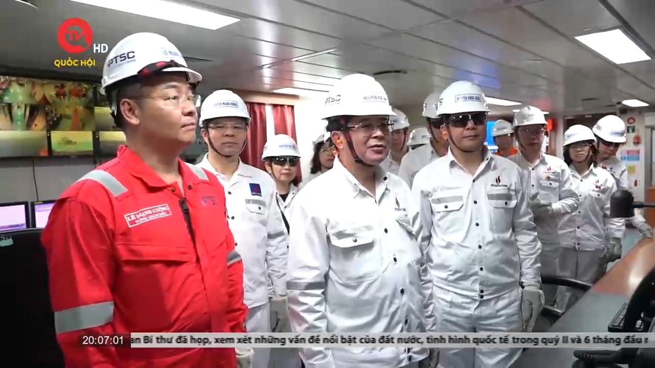 Phó Chủ tịch Quốc hội Nguyễn Đức Hải thăm cán bộ, công nhân tàu FPSO Lam Sơn