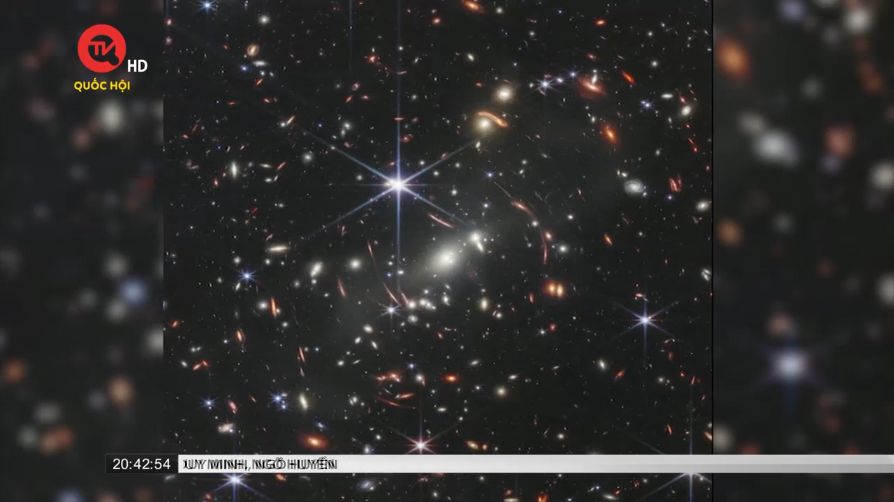 NASA công bố hình ảnh về cụm thiên hà bẻ cong ánh sáng được chụp bởi kính viễn vọng James Webb