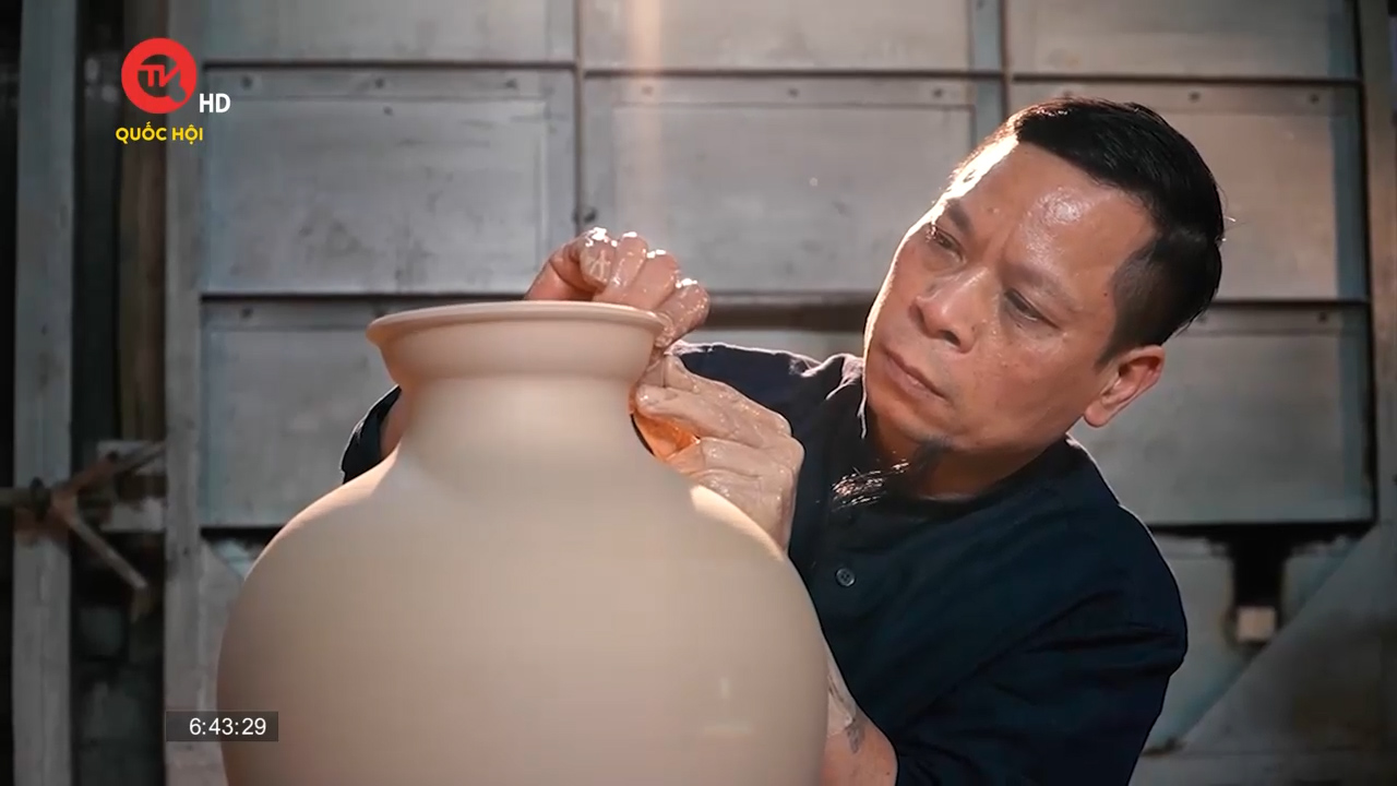 Khách mời hôm nay: Nghệ nhân Nguyễn Hùng - người nặng tình với gốm
