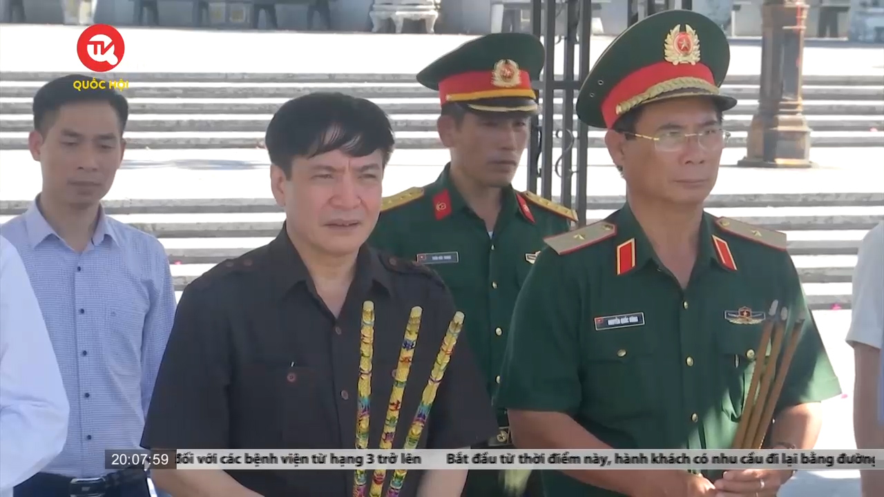 Tổng Thư ký Quốc hội tri ân các anh hùng liệt sĩ tại Quảng Trị