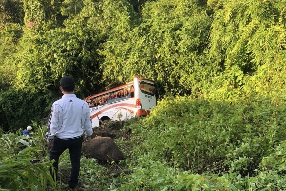 Xe khách Tiền Giang lao xuống vực tại đèo Đại Ninh, Bình Thuận