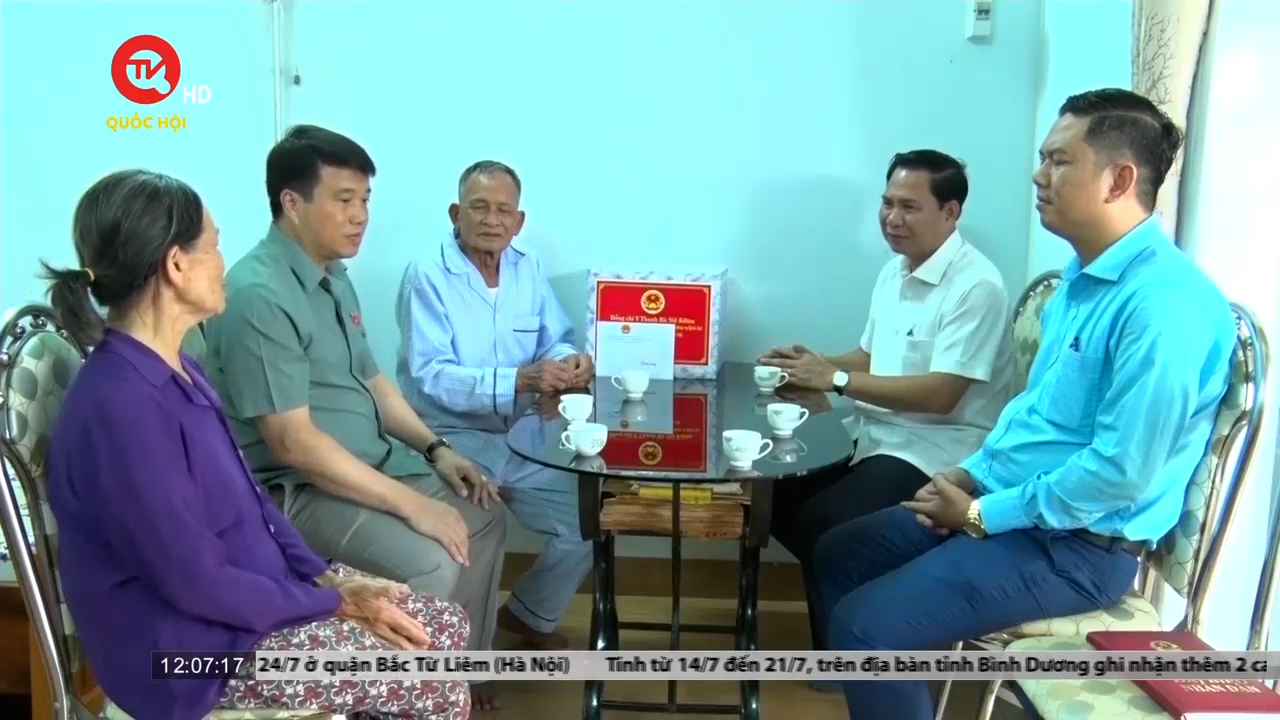 Chủ tịch Hội đồng Dân tộc thăm, tặng quà gia đình chính sách ở Đắk Lắk
